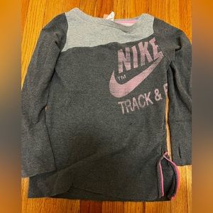 Girls Nike crew neck sweatshirt grey / pinkthumb holes Track and Field size Med